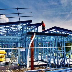 Bauen in Australien und Deutschland: Rechtliche Grundlagen, Zinsen und Leistbarkeit im Vergleich